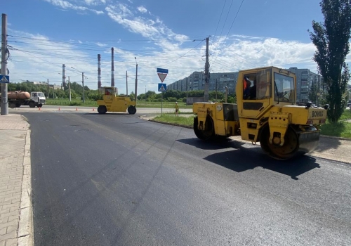 Несмотря на жару и ливни, в Омске продолжается ремонт дорог