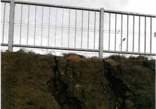 Ограждения тротуаров новой развязки у Ленинградского моста в Омске могут обвалиться