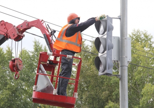 В Омске продолжается установка «умных» светофоров