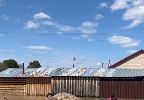 Хоценко: в Усть-Ишиме еще остаются под водой 9 домов