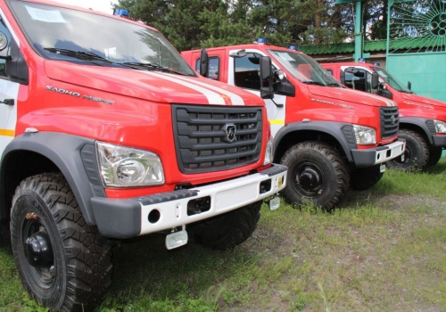 Омским лесоводам передали еще несколько пожарных автоцистерн