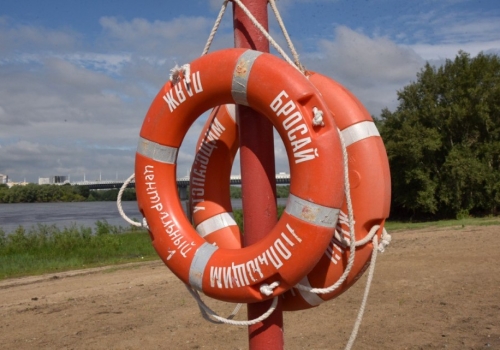 В Иртыше у Центрального пляжа Омска утонул молодой мужчина