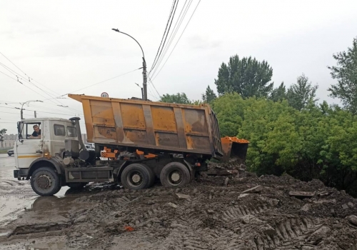 За прошедшие сутки дорожники восстановили обрушенные участки омских улиц