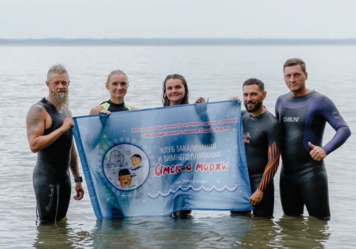 Омичи установили три рекорда в зимнем плавании