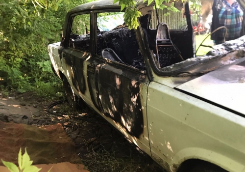 В Омской области муж сжег кредитную машину супруги после семейного праздника