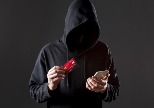 https://ru.freepik.com/free-photo/front-view-male-hacker-holding-smartphone-credit-card_8725486.htm#fromView=search&page=1&position=0&uuid=bfcbf497-85b8-4b43-83a2-44e915931e45