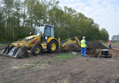 «ОмскВодоканал» построил новый водопровод для поселка Октябрьский