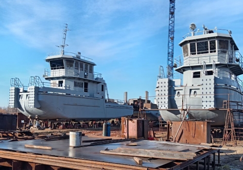 Главе Минпромторга показали, как в Омске строят суда