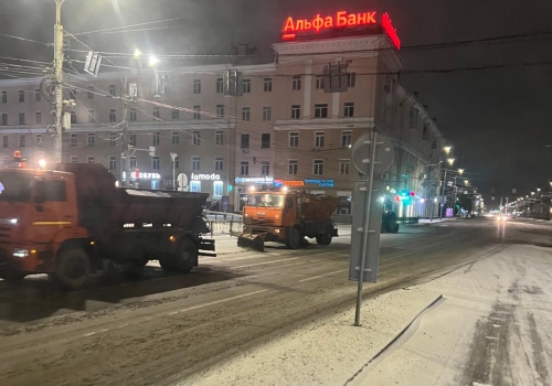 В выходные дорожные службы Омска вывезли около 400 кубометров снега