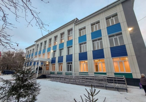 Губернатор Хоценко и мэр Шелест открыли после капремонта школу № 79