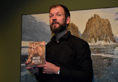 Роман про художника Врубеля представили в Омске, на его родине