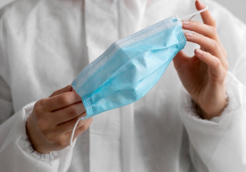 В Омске приостановили учебный процесс в ряде школ и детсадов