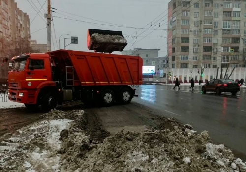Дорожные службы Омска работали в усиленном режиме из-за снегопада