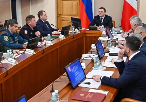 Губернатор обсудил безопасность жителей во время массовых мероприятий