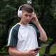 Омичам объяснили, почему смартфон быстрее теряет заряд в жару