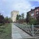 На Иртышской набережной в Омске высажено более 80 крупномерных деревьев