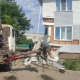 На юге Омской области мусоровоз въехал в жилой дом