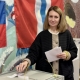 Оксана Фадина пришла на избирательный участок в Омске