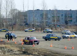 http://www.admomsk.ru/web/guest/government/divisions/36/driving-school