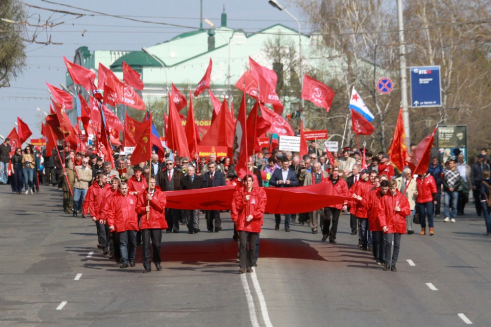5 мая омск. Демонстрация 1 мая Омск. Шествие на первое мая в Омске. Шествие 1 мая. Демонстрация 1 мая парад.